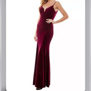 City Studio Magenta Velvet Plunge Neck Long Sleeveless Formal Party Dress NEW